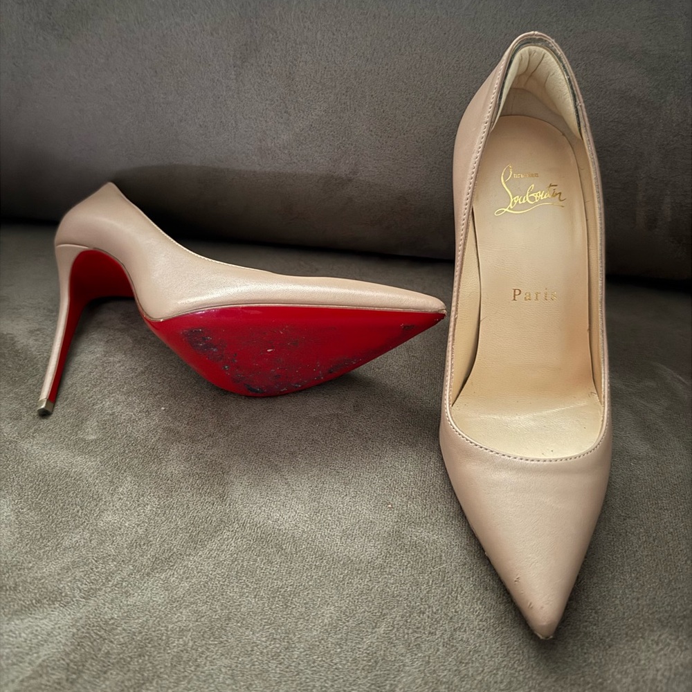 Christian Louboutin Beige pumps with Red Soles